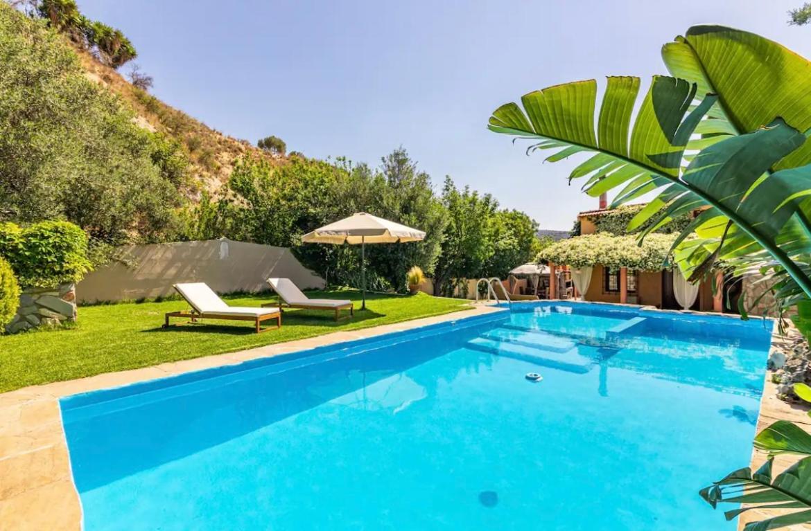 DM Elegant&Charming Villa Foinikiá Habitación foto